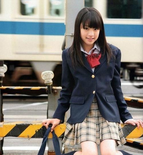 日本女学生为什么喜欢穿超短裙？日本新日本学院怎么样